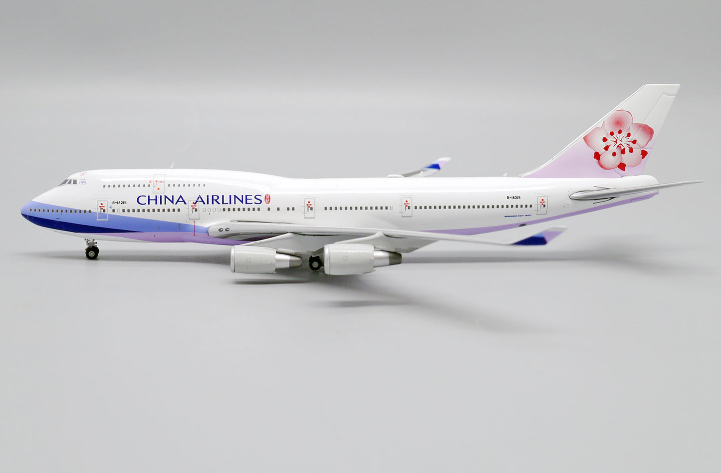 JC WINGS B747-400 CHINA AIRLINES REG: B-18215