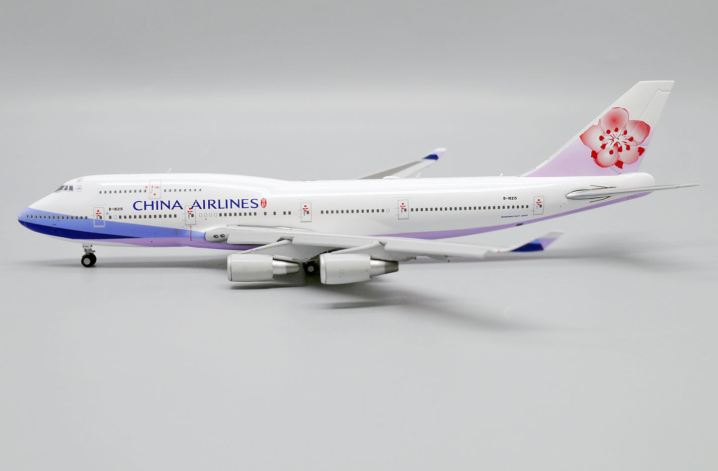 JC WINGS B747-400 CHINA AIRLINES REG: B-18215 (FLAPS DOWN)