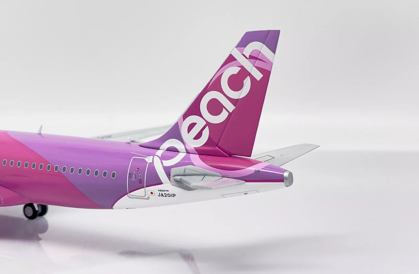 JCWINGS PEACH AVIATION AIRBUS A320NEO REG: JA201P
