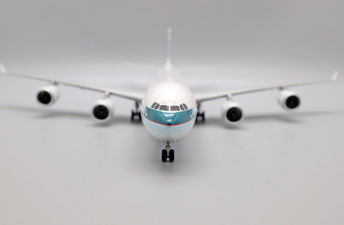 JC WINGS A340-600 CATHAY PACIFIC REG: B-HQB