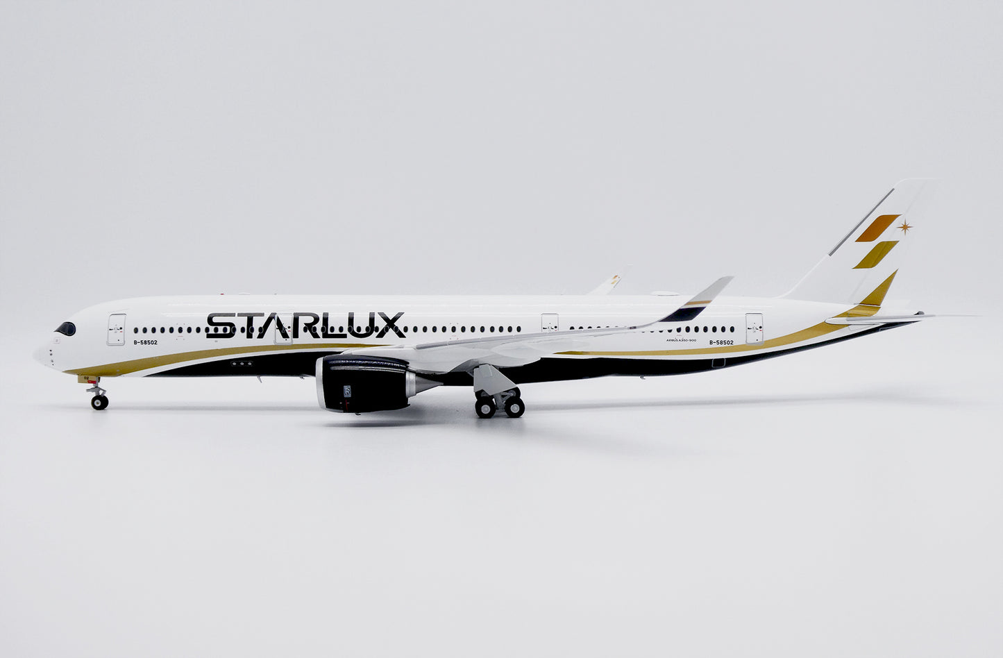JC WINGS A350-900XWB STARLUX AIRLINES REG: B-58502