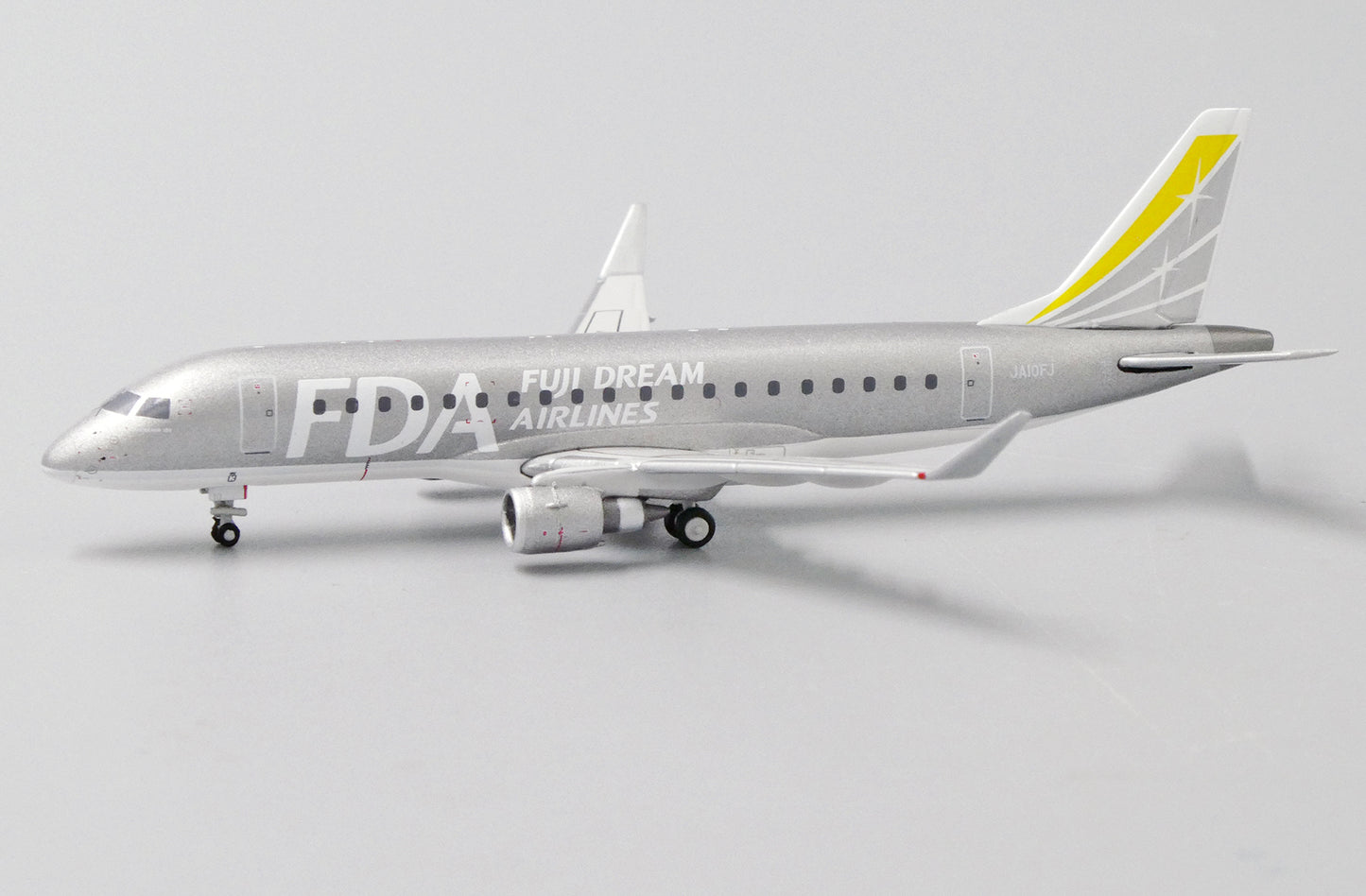 JCWINGS EMBRAER 170-200STD FUJI DREAM AIRLINES REG: JA10FJ