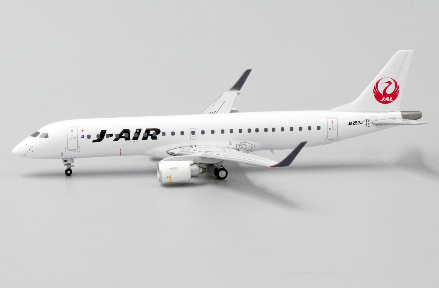 JC WINGS EMBRAER ERJ-190STD J-AIR REG: JA252J