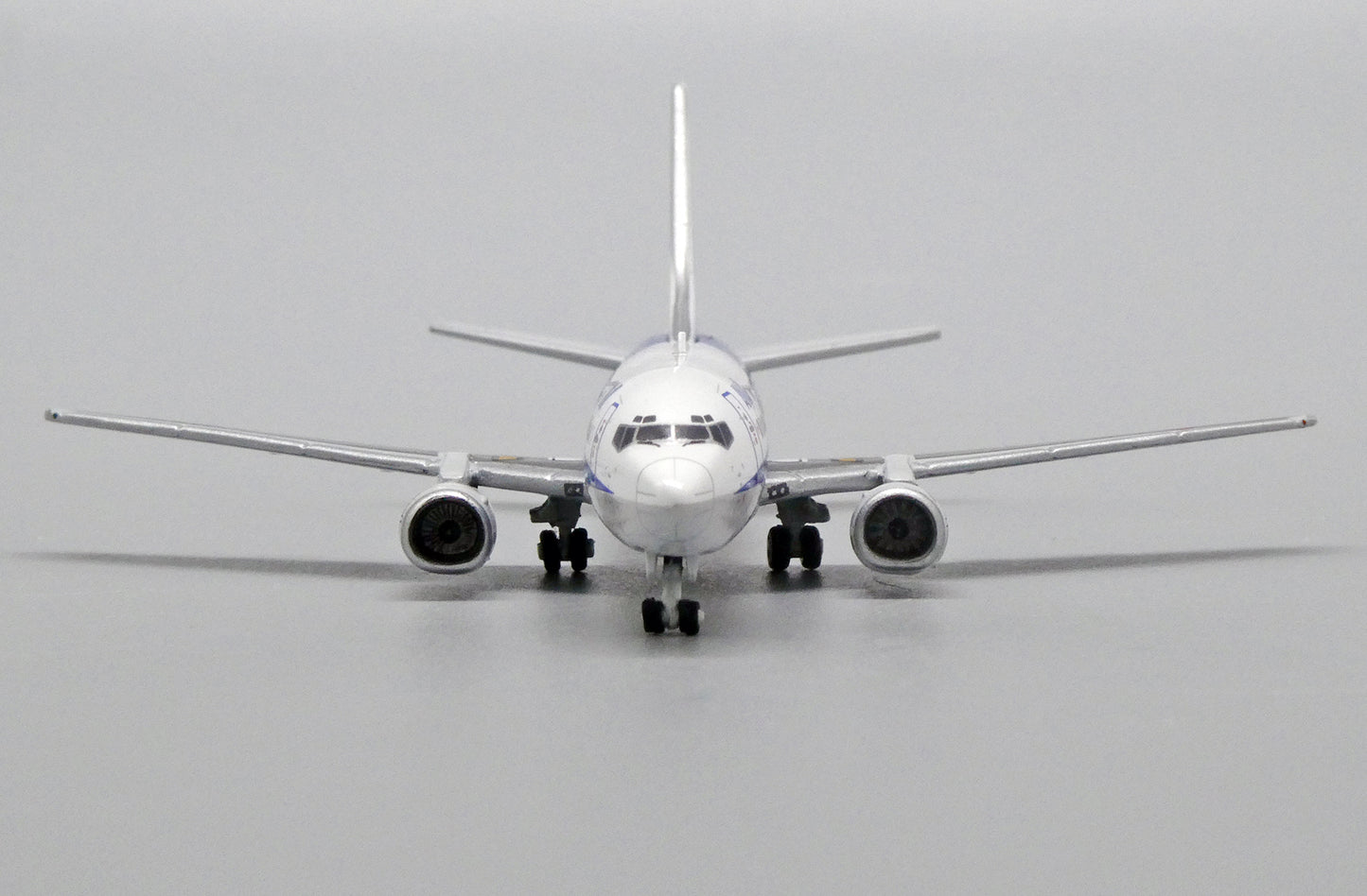 JC WINGS B737-500 ALL NIPPON AIRWAYS REG: JA8195