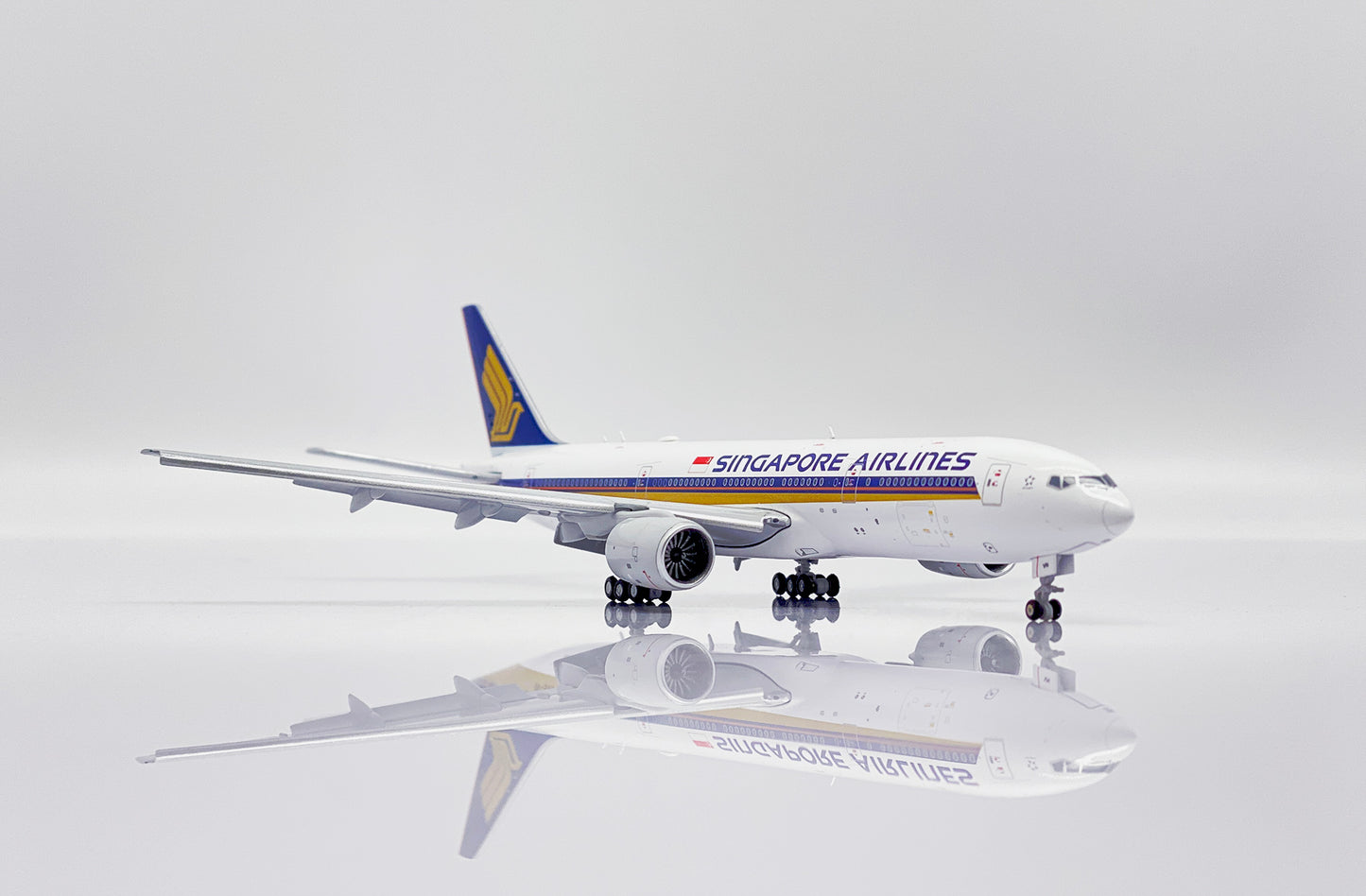 JC WINGS B777-200 SINGAPORE AIRLINES (FLAPS DOWN) REG: 9V-SVN