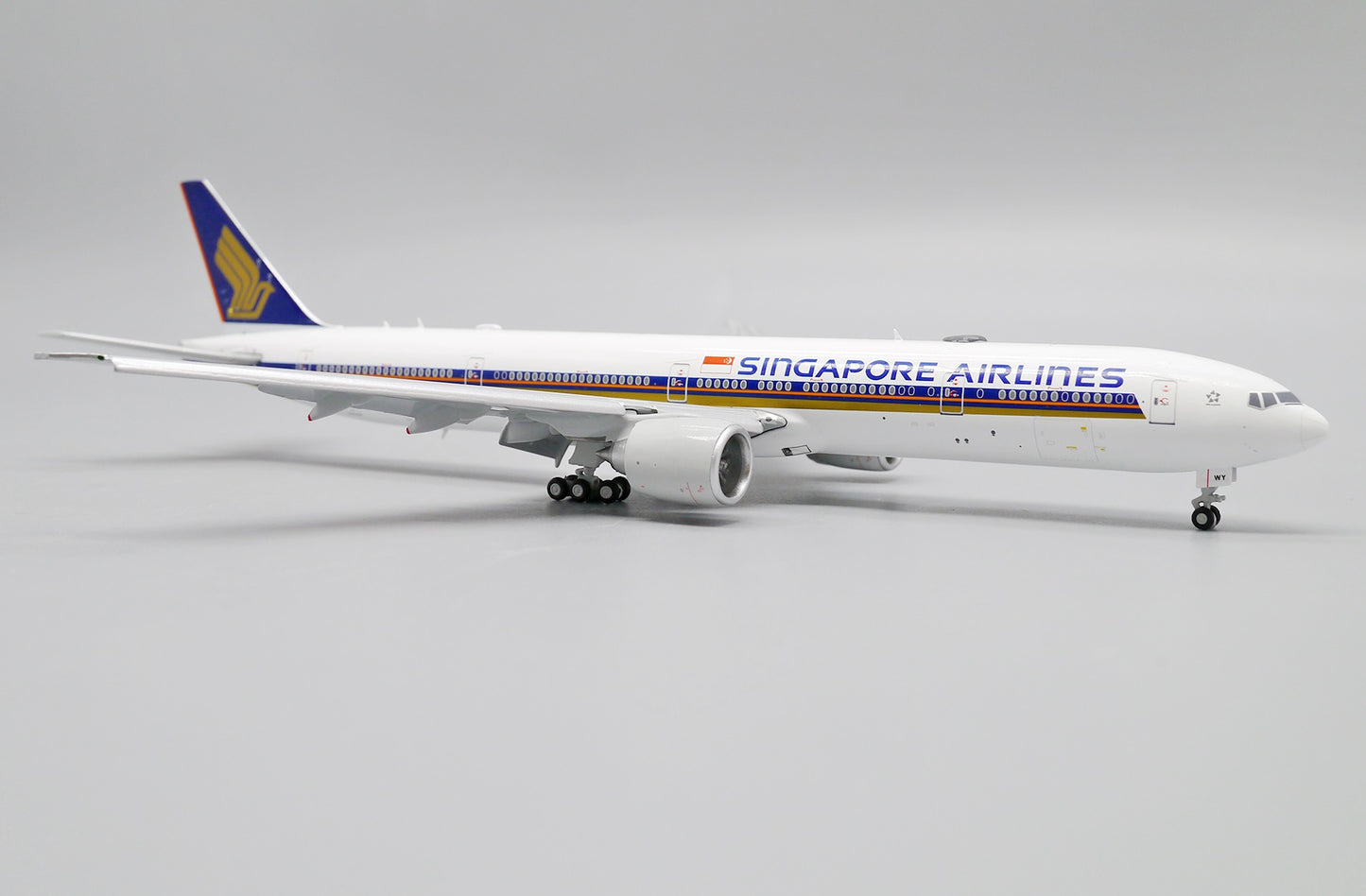 JC WINGS B777-300ER SINGAPORE AIRLINES (FLAP DOWN) REG: 9V-SWY