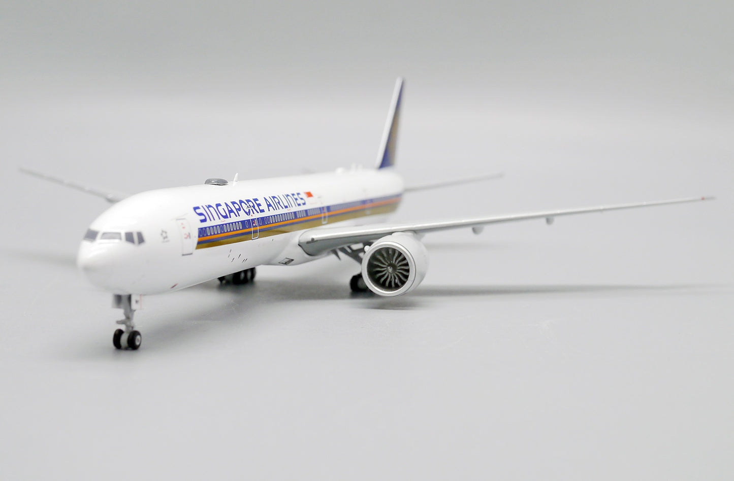 JCWINGS B777-300ER SINGAPORE AIRLINES REG: 9V-SWY