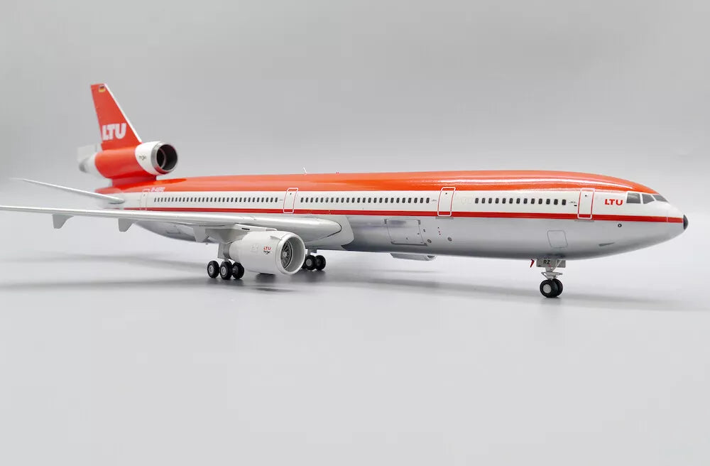 JC WINGS MD-11 LTU REG: D-AERZ