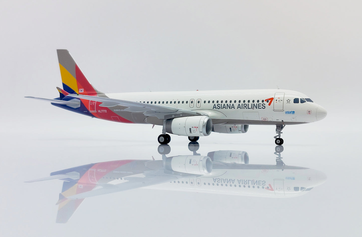 JC WINGS A320 ASIANA AIRLINES REG: HL7772