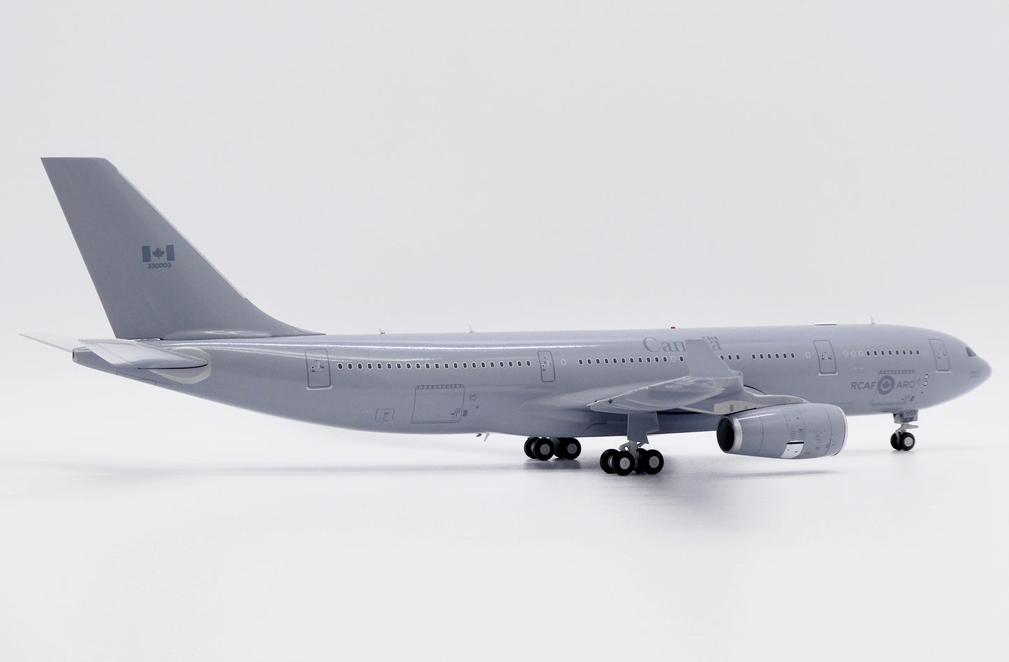 JC WINGS CC-330 ROYAL CANADIAN AIR FORCE HUSKY REG: 330003