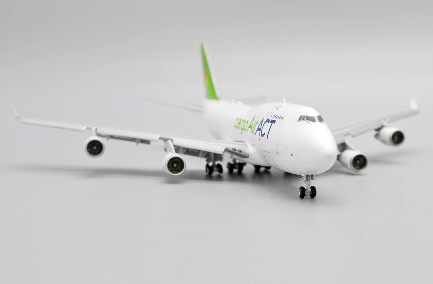 JC WINGS B747-400 ACT AIRLINES (FLAPS DOWN) REG: TC-ACG