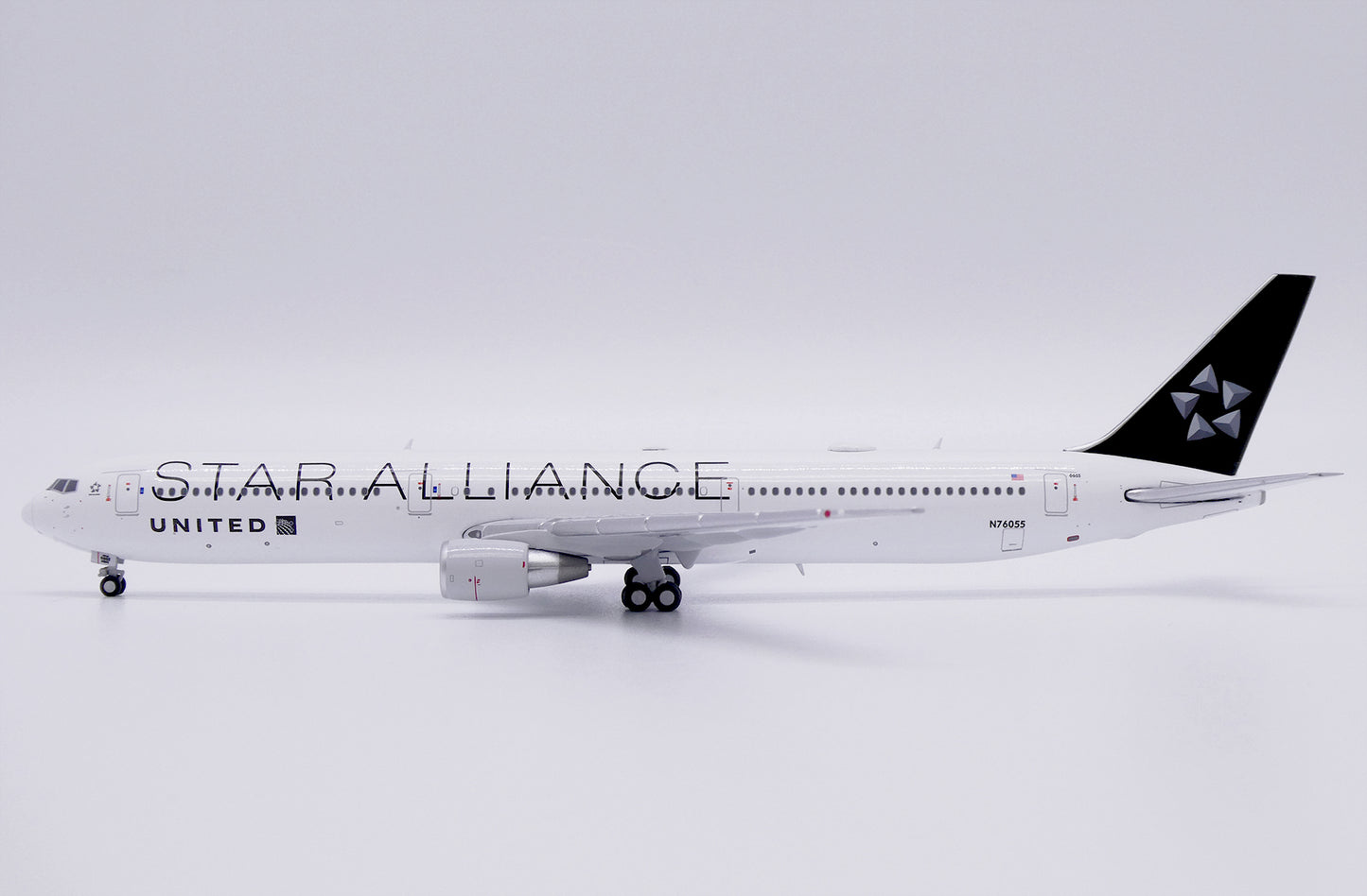 JC WINGS B767-400ER UNITED AIRLINES "STAR ALLIANCE" REG: N76055