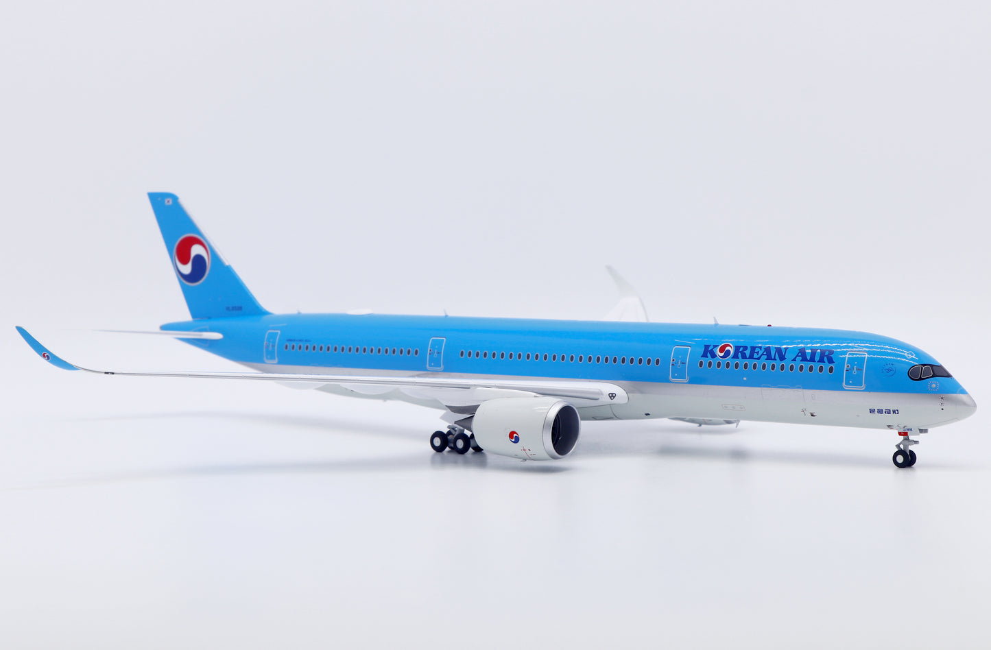 JC WINGS A350-900XWB KOREAN AIR REG: HL8598