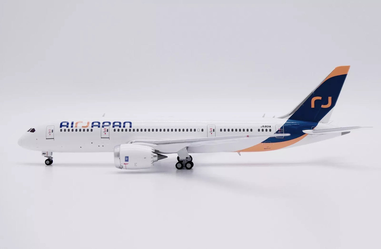 JC WINGS B787-8 DREAMLINER AIR JAPAN REG: JA801A
