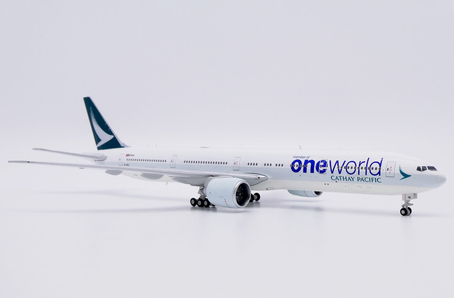 JC WINGS B777-300ER CATHAY PACIFIC "NEW COLOURS / ONEWORLD" REG: B-KQL