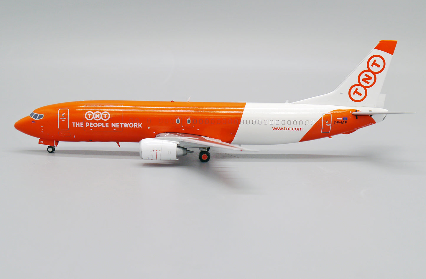 JC WINGS B737-400(SF) TNT EXPRESS REG: OE-IAE