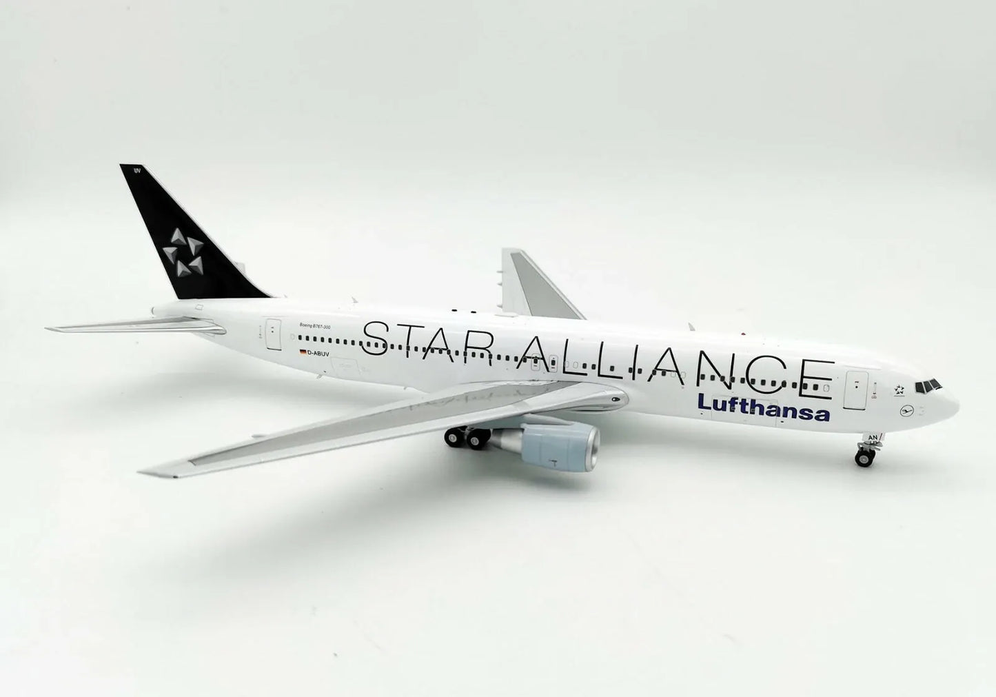 JFOX B767-3Z9/ER LUFTHANSA "STAR ALLIANCE" REG: D-ABUV