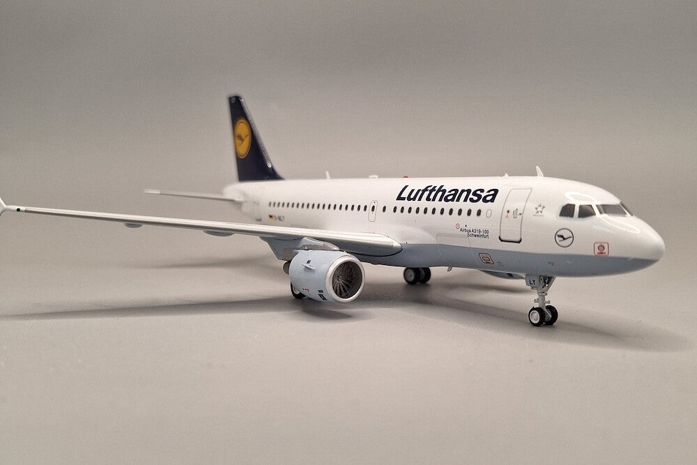 JFOX A319-114 LUFTHANSA REG: D-AILY WITH STAND