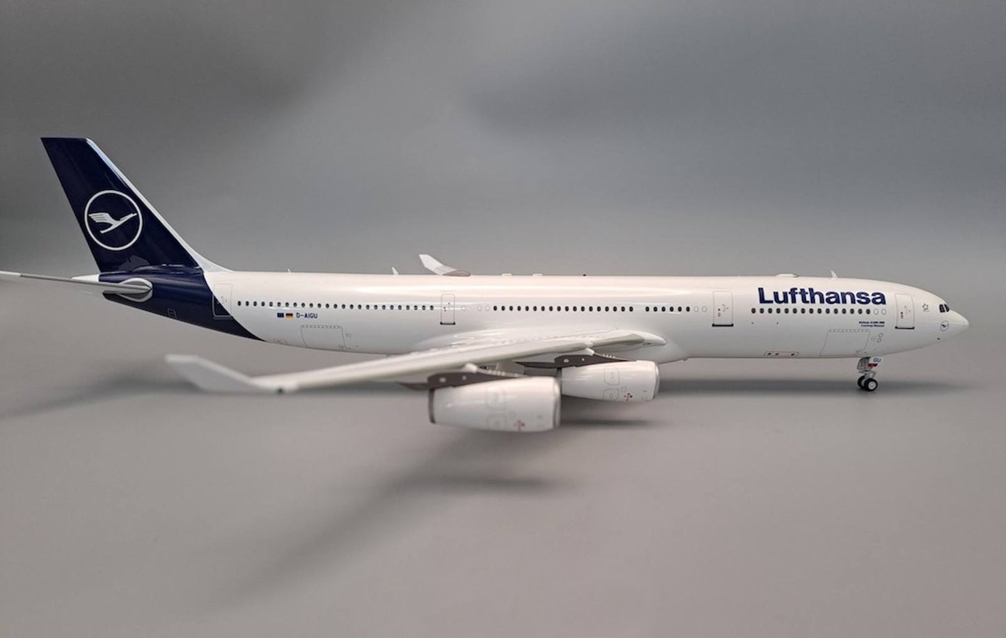 JFOX A340-313 LUFTHANSA REG: D-AIGU