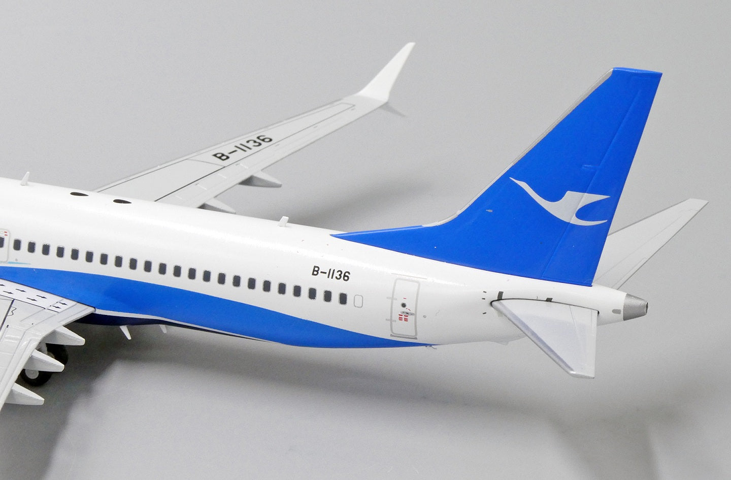 JC WINGS B737-8 MAX XIAMEN AIRLINES "2000TH" REG: B-1136