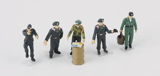 PRECISION MODEL ART GERMAN ARMOUR CREW A