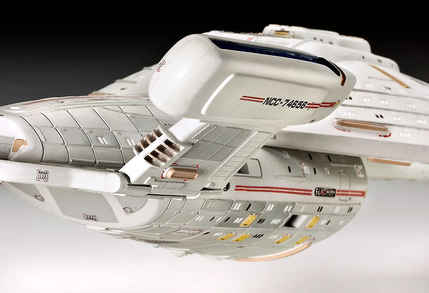 REVELL U.S.S. VOYAGER STAR TREK (PLASTIC KIT)