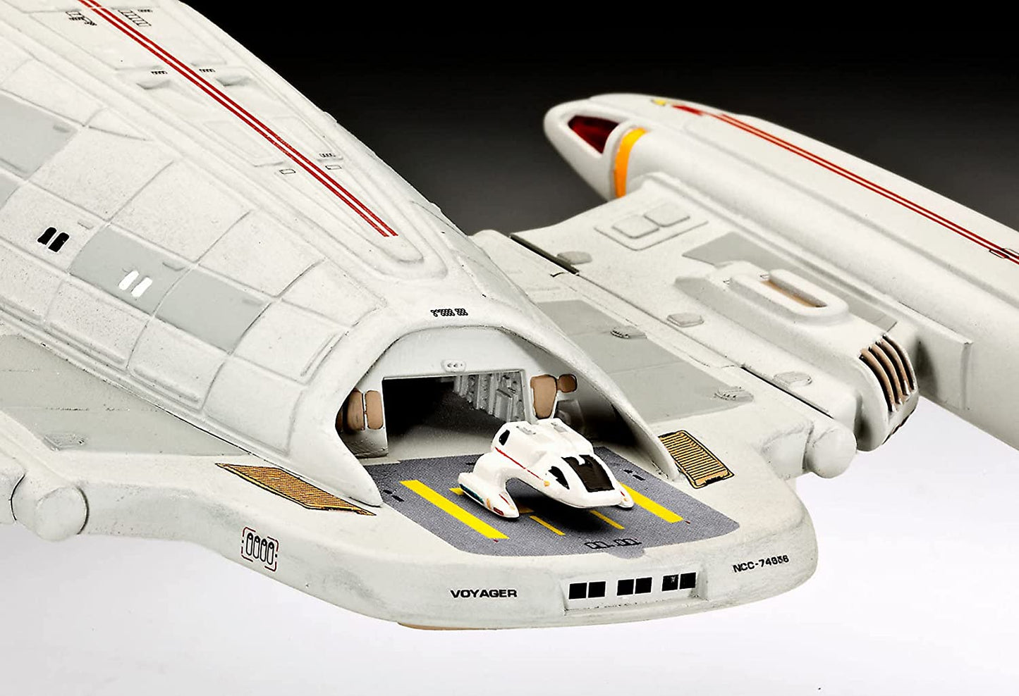 REVELL U.S.S. VOYAGER STAR TREK (PLASTIC KIT)