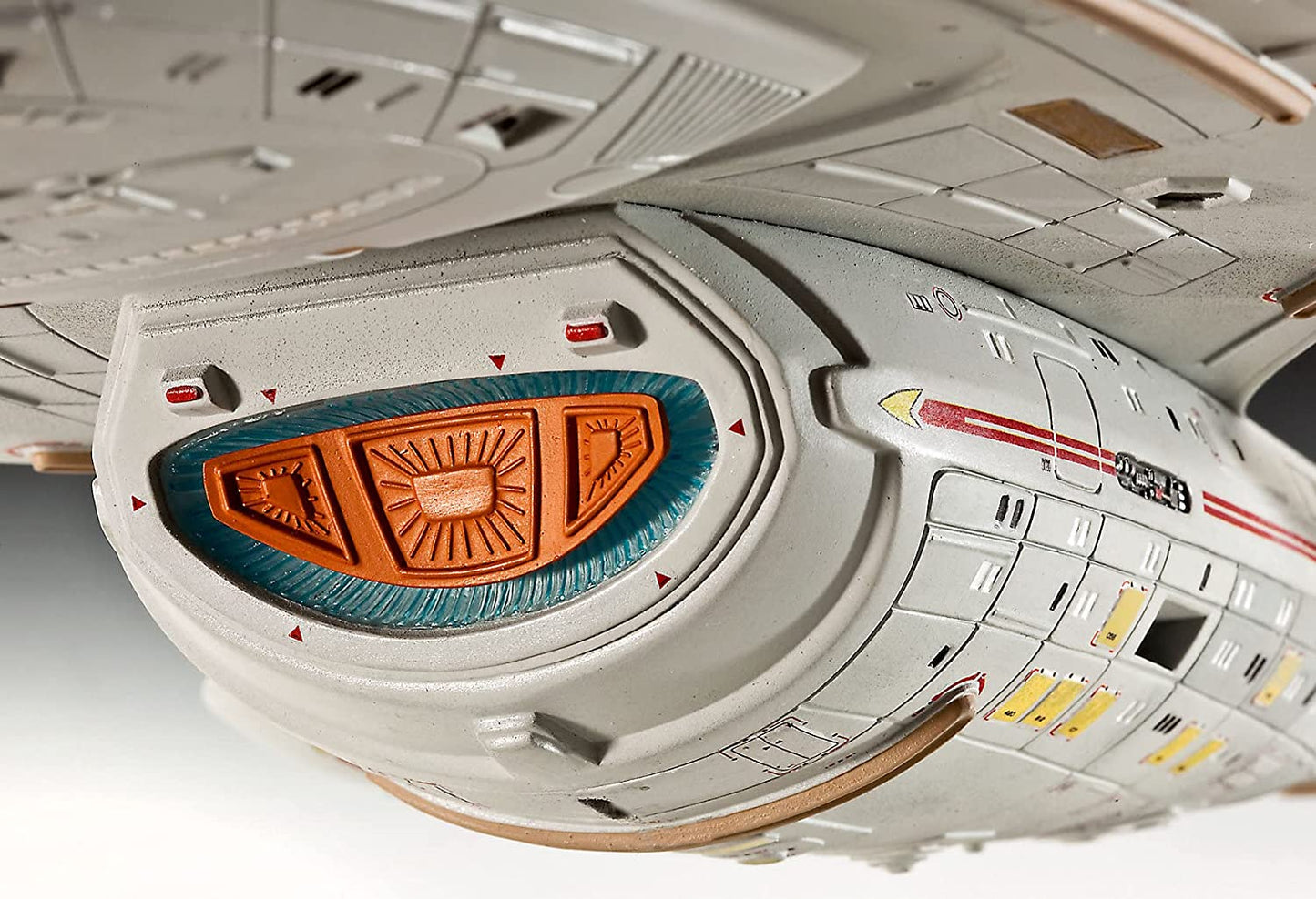 REVELL U.S.S. VOYAGER STAR TREK (PLASTIC KIT)