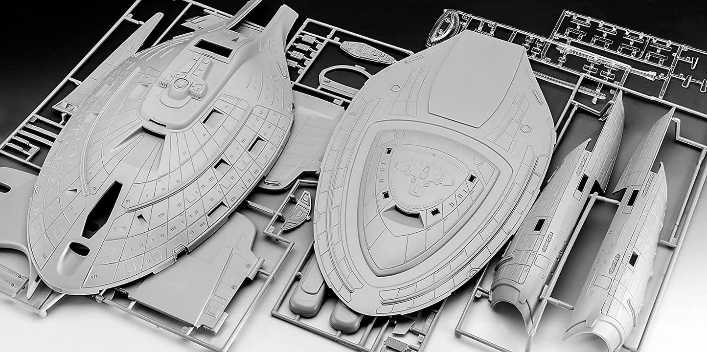 REVELL U.S.S. VOYAGER STAR TREK (PLASTIC KIT)