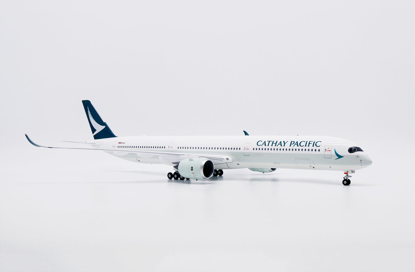 JC WINGS SA2110 1/200 A350-1000XWB CATHAY PACIFIC "KAI TAK LOW PASS" REG: B-LXI