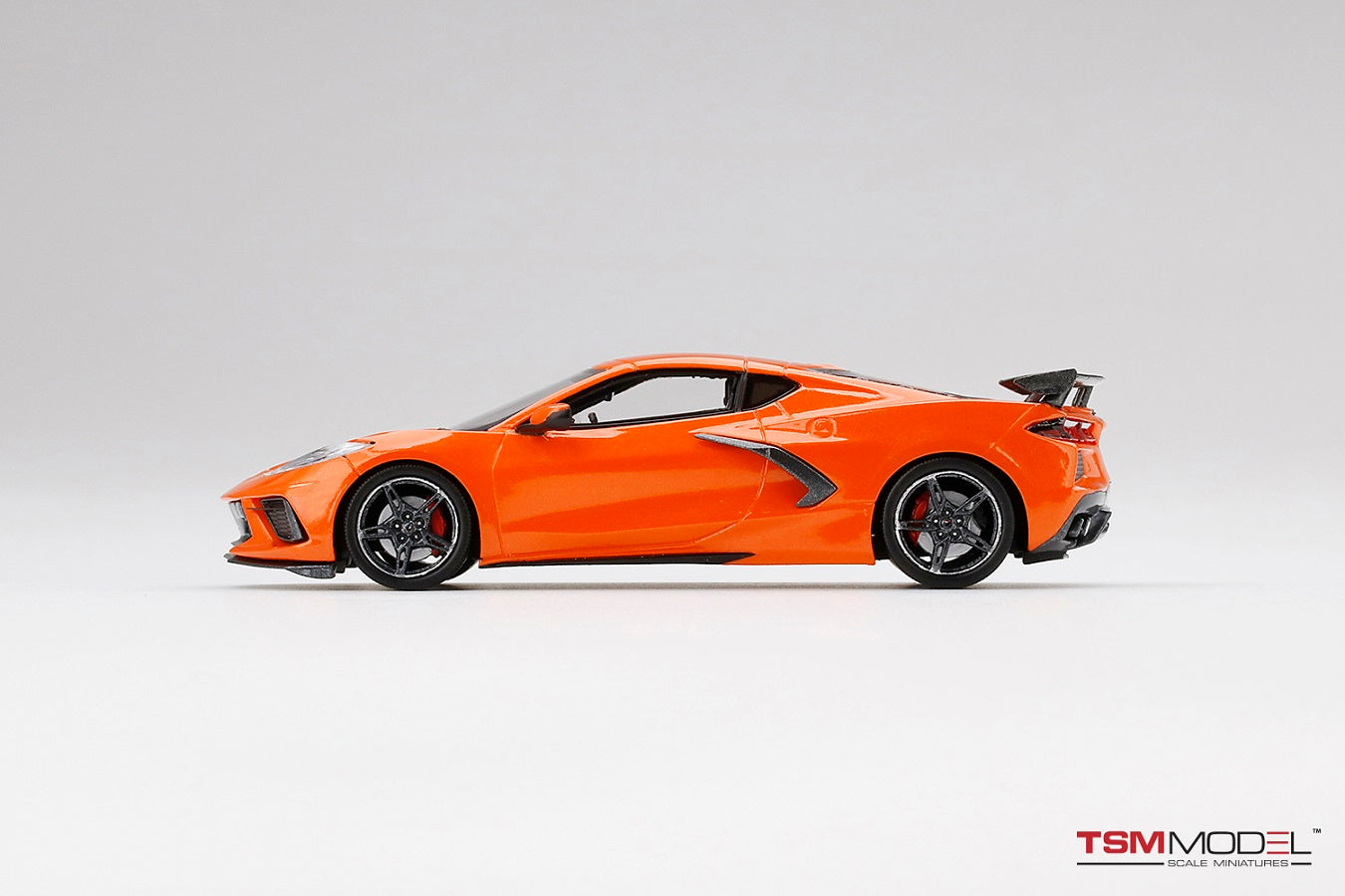 TRUE SCALE MINIATURES CHEVROLET 2020 CORVETTE STINGRAY HIGHWING