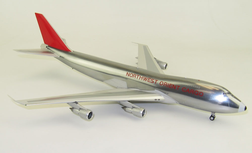 WB MODELS B747-200 NORTHWEST ORIENT CARGO REG: N619US
