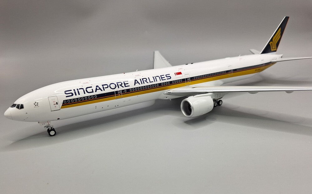 WB MODELS B777-321 SINGAPORE AIRLINES REG: 9V-SYH