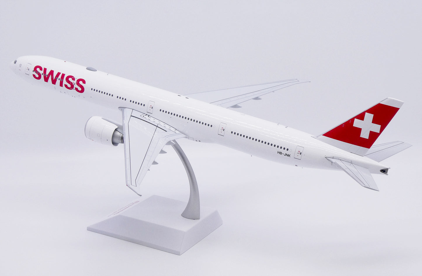 JC WINGS B777-300ER SWISS "LUZERN" REG: HB-JNK