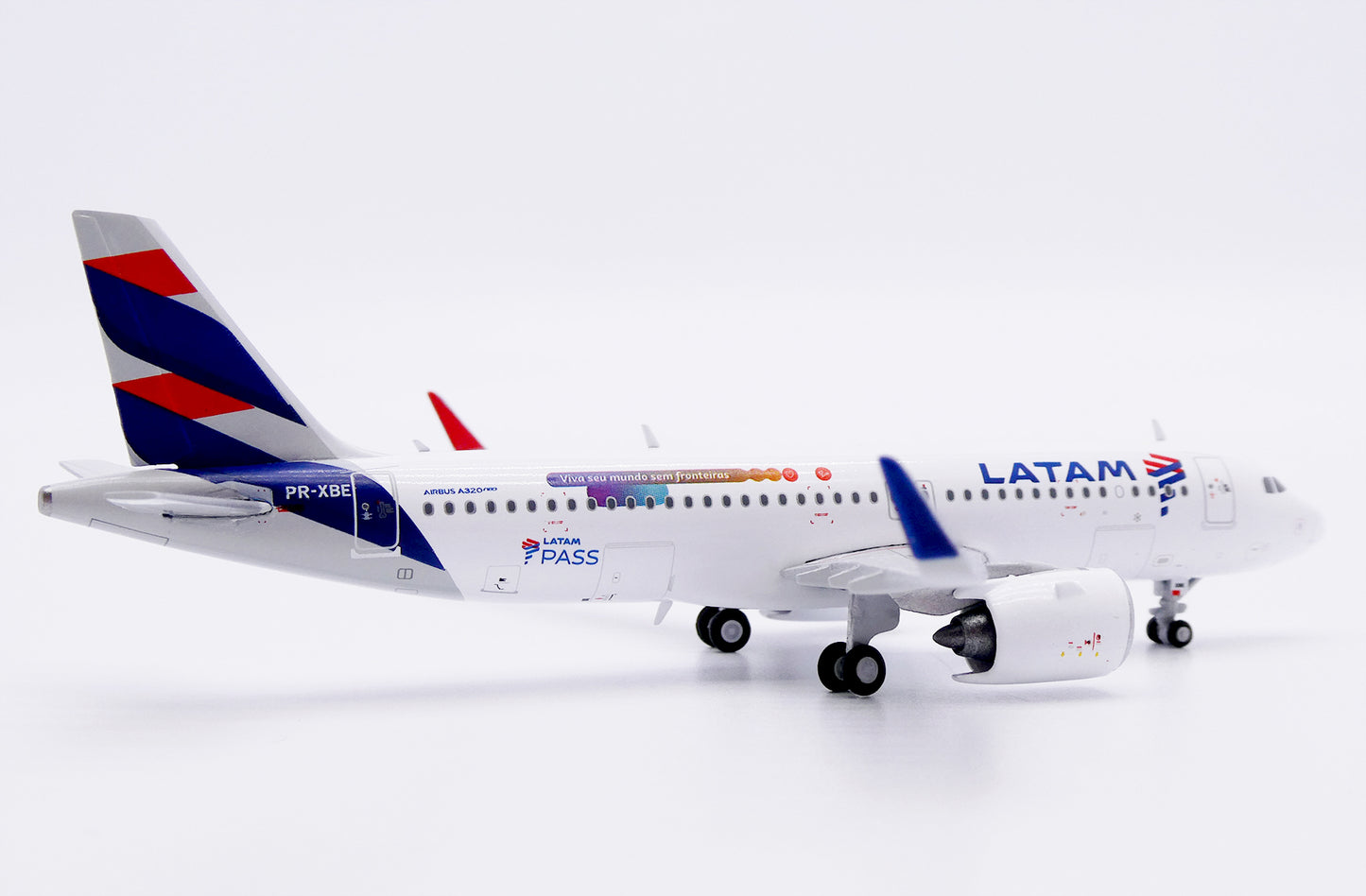 JC WINGS A320NEO LATAM AIRLINES "LATAM PASS" REG: PR-XBE