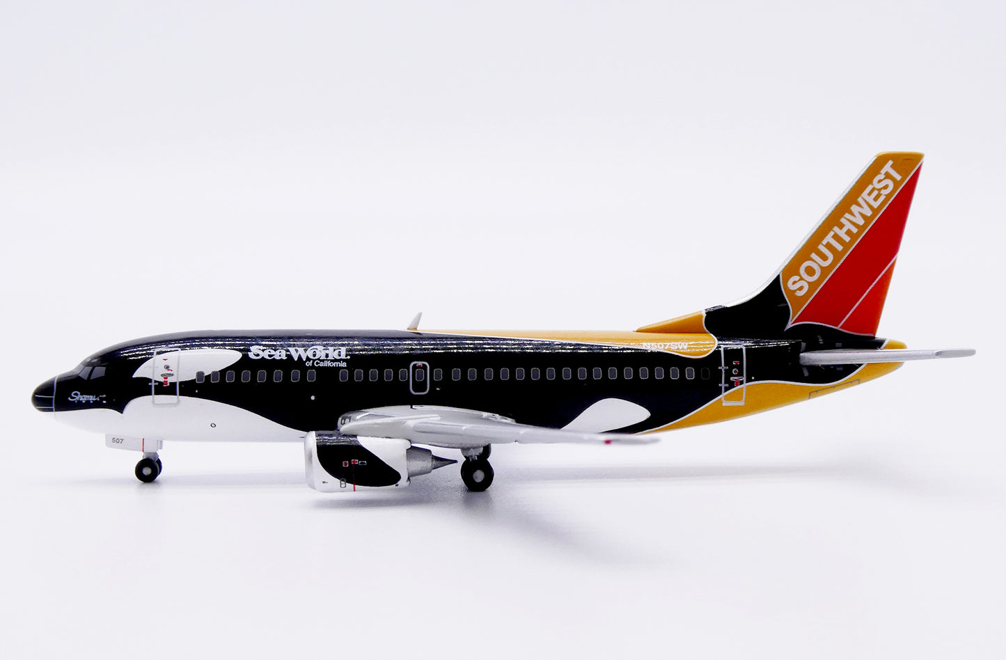 JC WINGS B737-500 SOUTHWEST AIRLINES "SEAWORLD OF CALIFORNIA" REG: N507SW