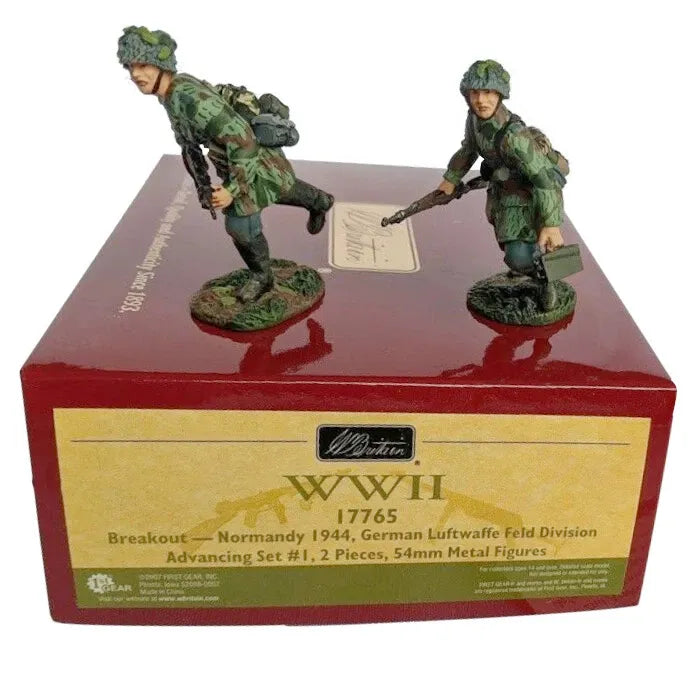 W.BRITAINS GERMAN FIELD DIVISION ADVANCING SET 1 1944