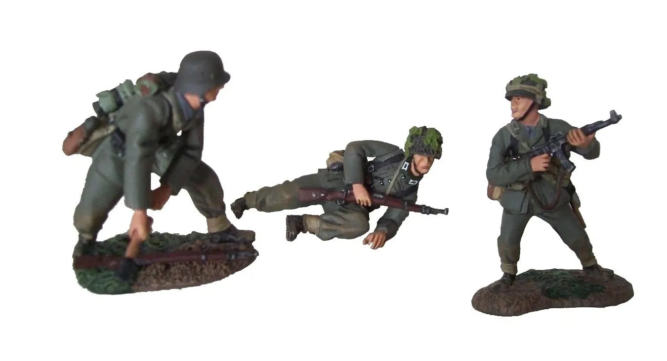 W.BRITAINS GERMAN WEHRMACHT COVER FIRE SET NO.1