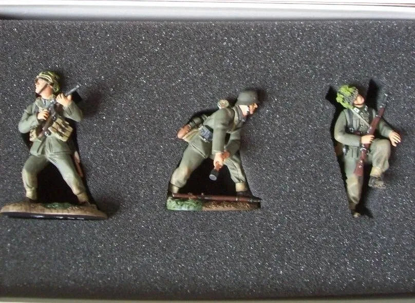 W.BRITAINS GERMAN WEHRMACHT COVER FIRE SET NO.1