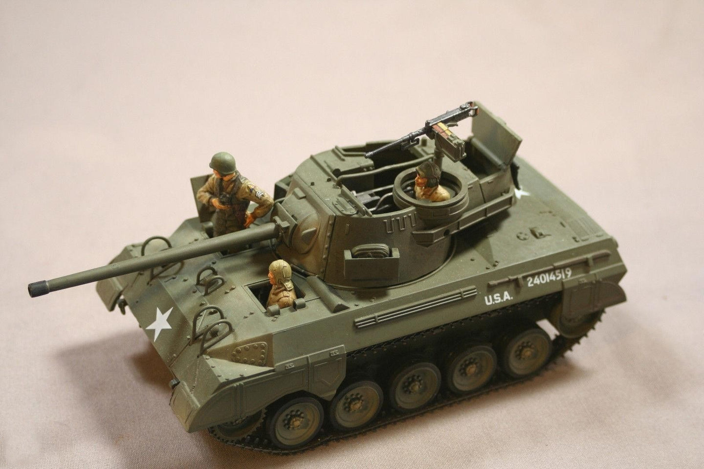 THE ULTIMATE SOLDIER M-18 HELLCAT ANTI-TANK GUN + 3 FIGURES