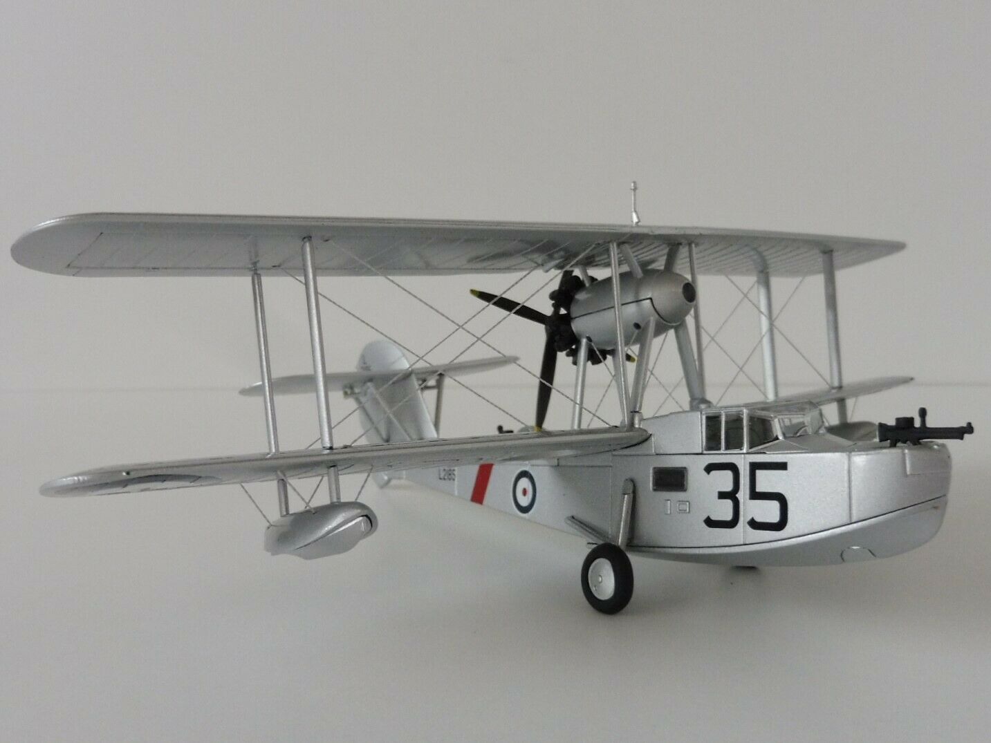OXFORD DIECAST SUPERMARINE WALRUS L2185 HMS SHEFFIELD