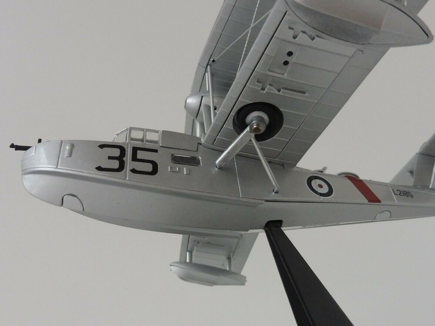 OXFORD DIECAST SUPERMARINE WALRUS L2185 HMS SHEFFIELD