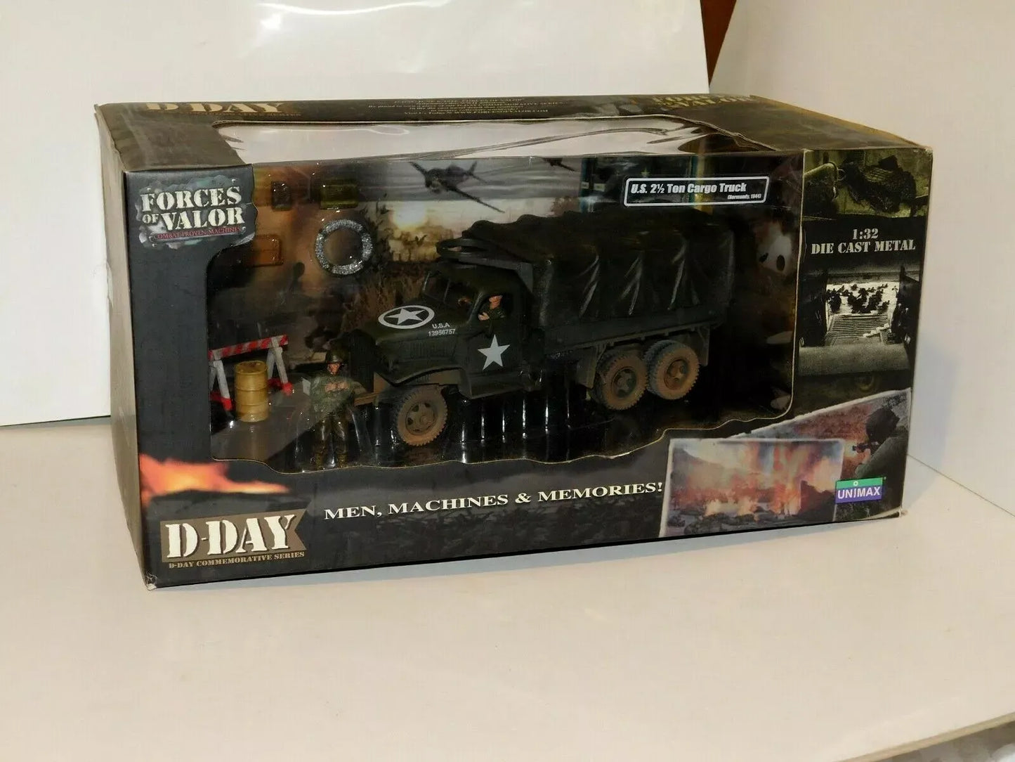 FORCES OF VALOR M35 TRUCK US ARMY D-DAY 1944 + 2 FIGURES