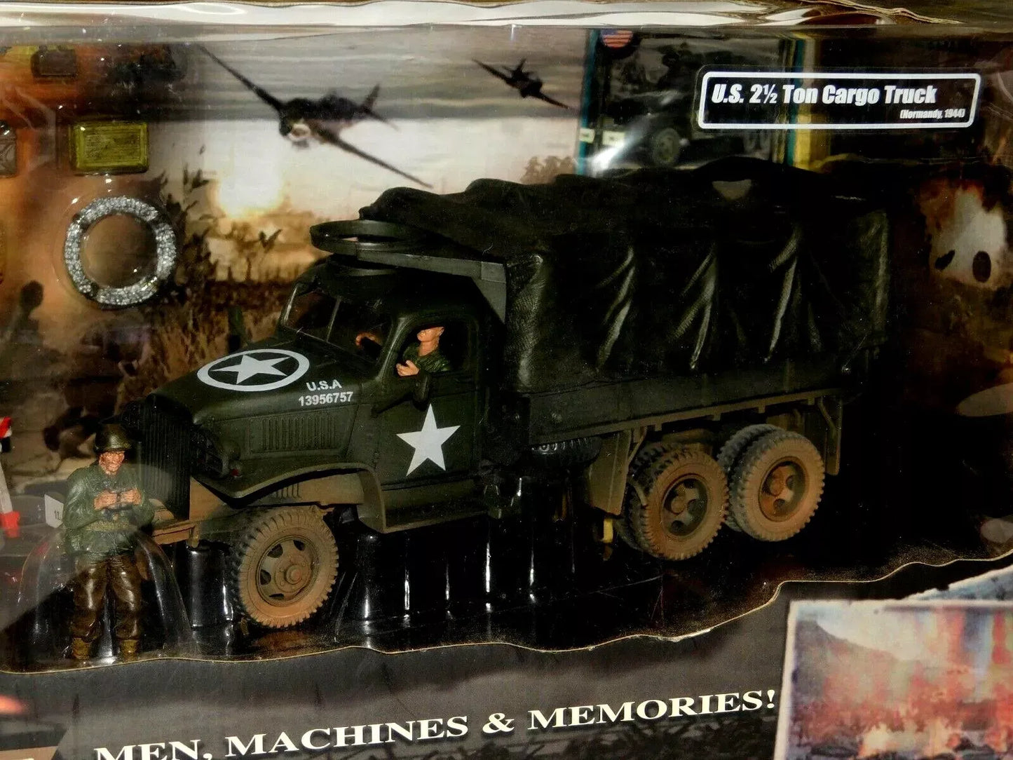 FORCES OF VALOR M35 TRUCK US ARMY D-DAY 1944 + 2 FIGURES
