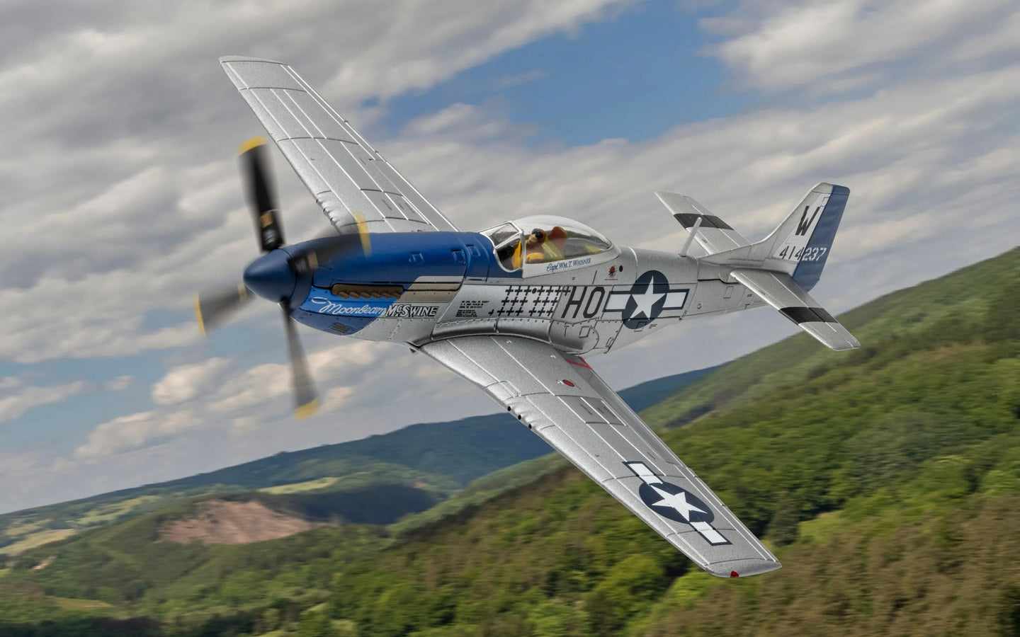 CORGI P-51D MUSTANG USAF 'MOONBEAM MCSWINE' WILLIAM T. 'BILL' WHISNER JR 1945