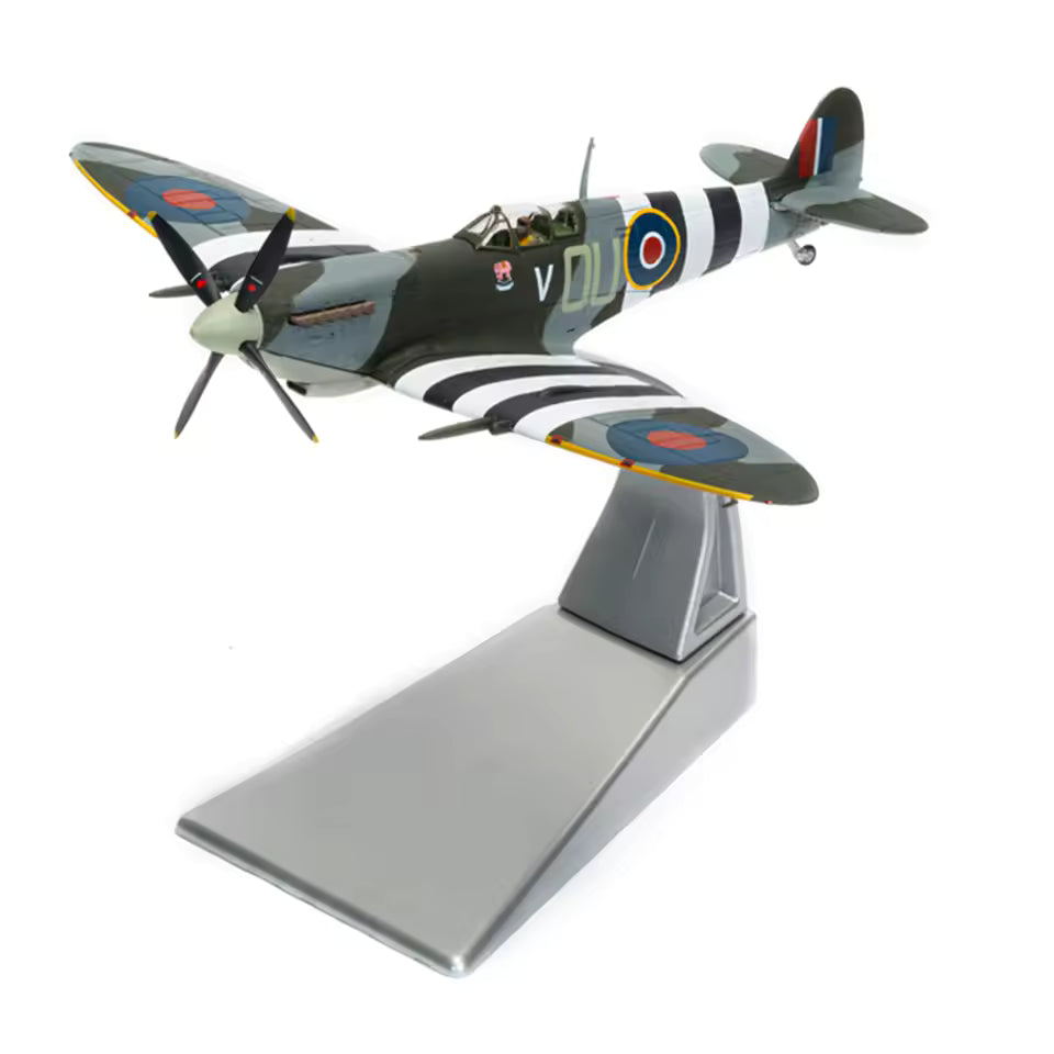 CORGI SPITFIRE MKIXE ML407 SQ LDR JOHN 'JOHNNIE' HOULTON "OPERATION OVERLORD"