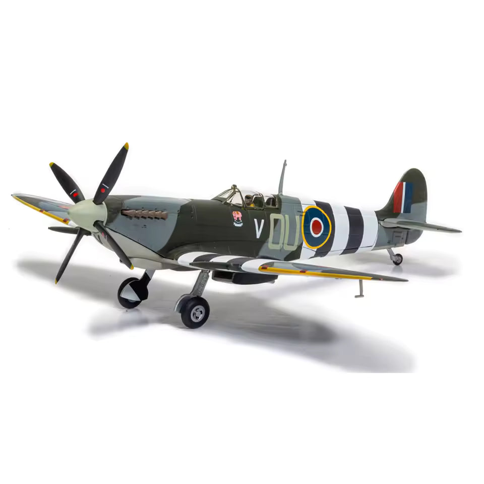 CORGI SPITFIRE MKIXE ML407 SQ LDR JOHN 'JOHNNIE' HOULTON "OPERATION OVERLORD"