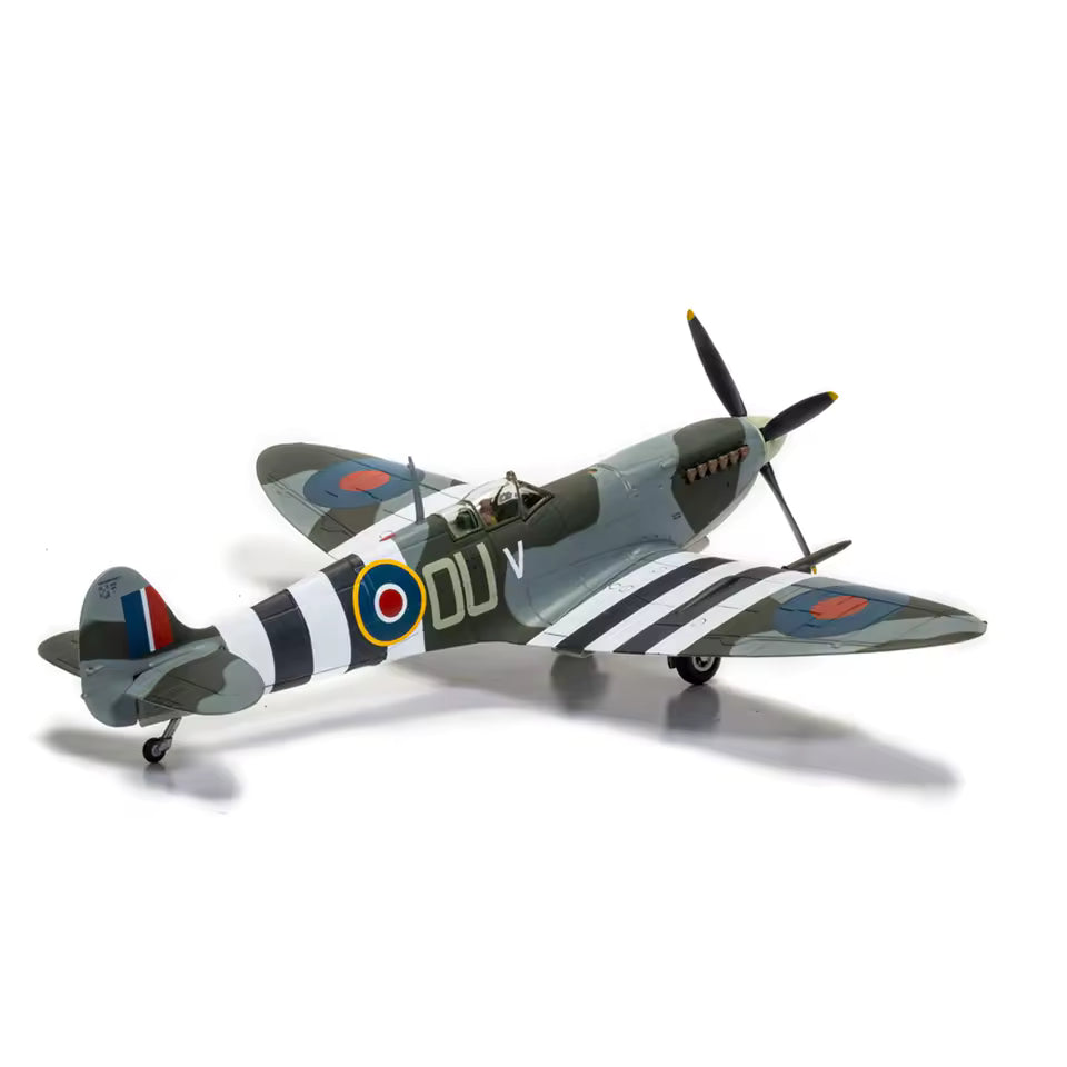 CORGI SPITFIRE MKIXE ML407 SQ LDR JOHN 'JOHNNIE' HOULTON "OPERATION OVERLORD"