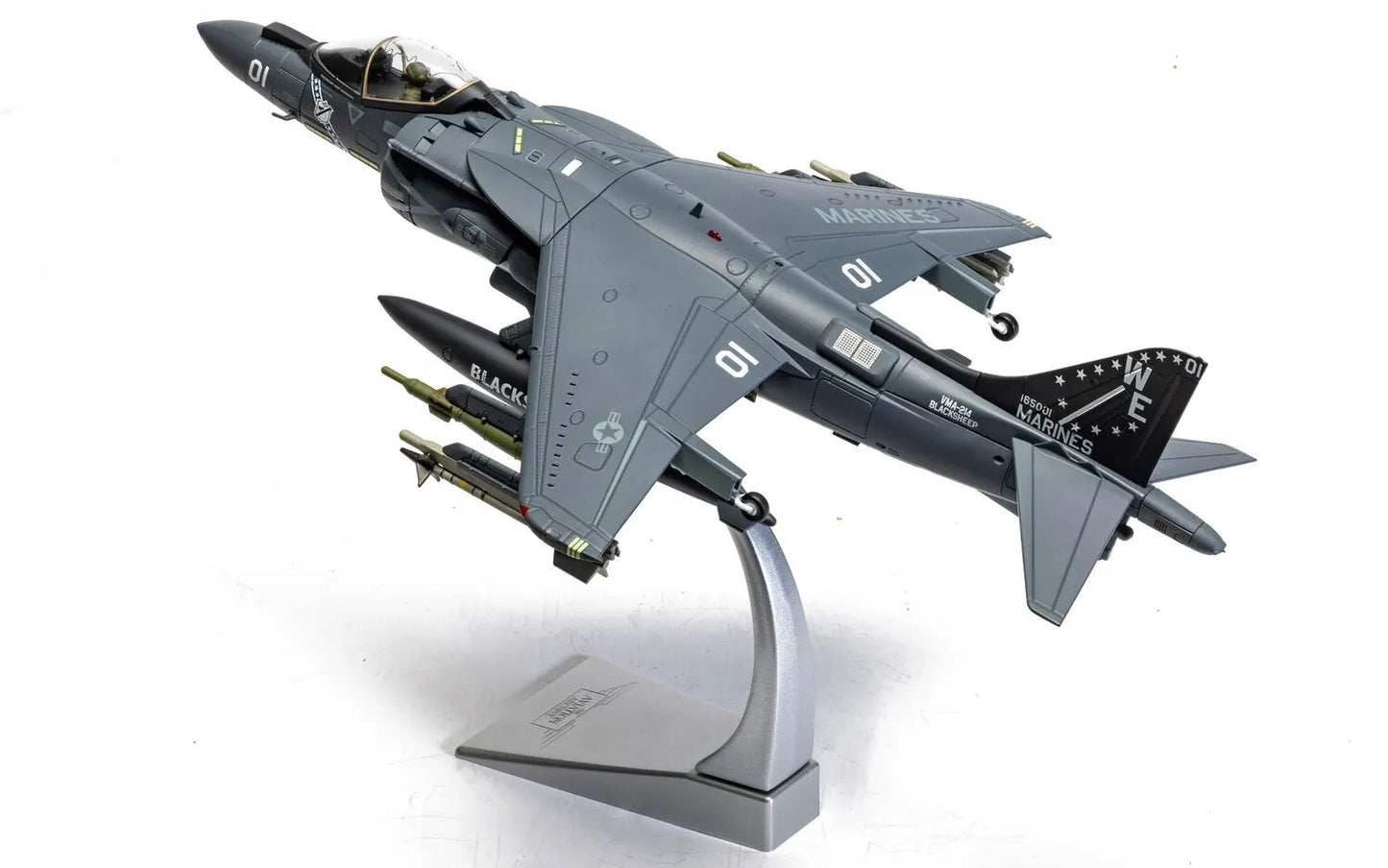 CORGI AV-8B HARRIER II 165001/01 VMA-214 "BLACK SHEEP"