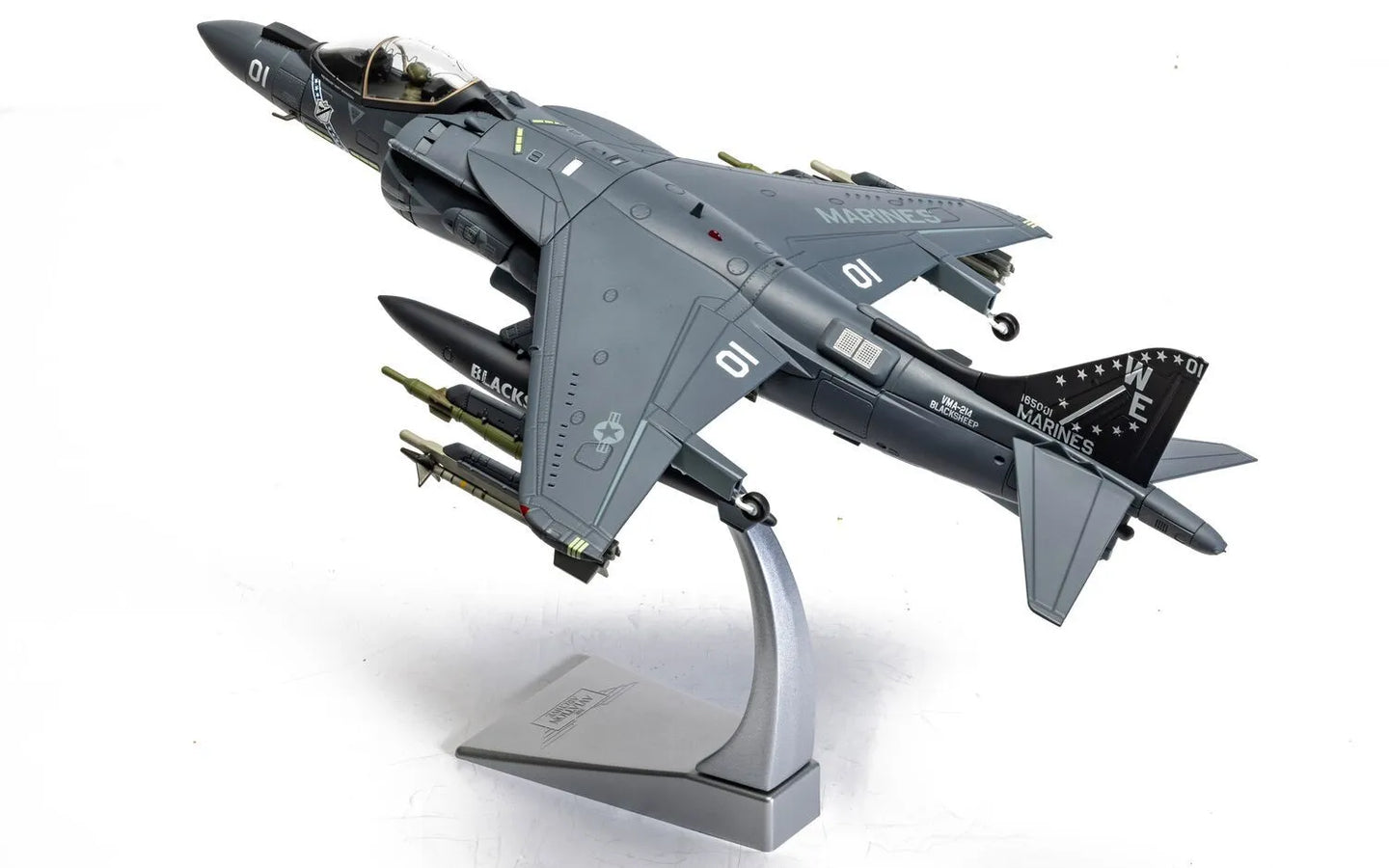 CORGI AV-8B HARRIER II 165001/01 VMA-214 "BLACK SHEEP"